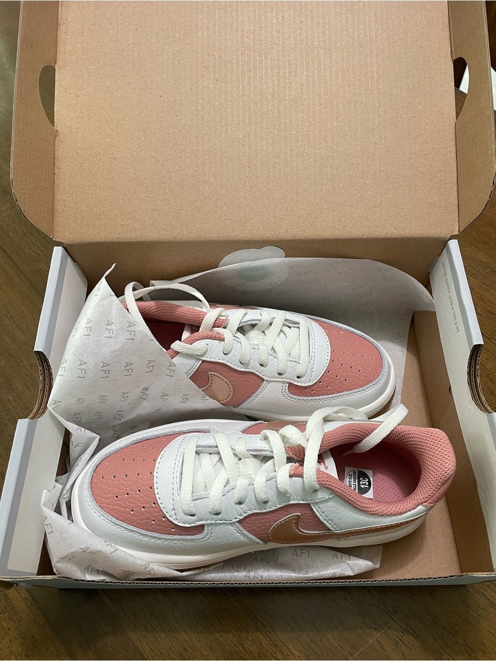 Nike Low-Top Sneakers Pink, White & Gold Swoosh